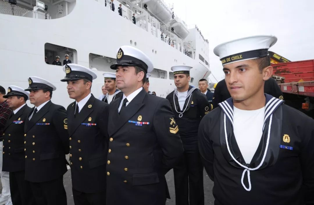 智利海军官兵,中国驻智利使馆工作人员,华侨华人,中资机构代表等到