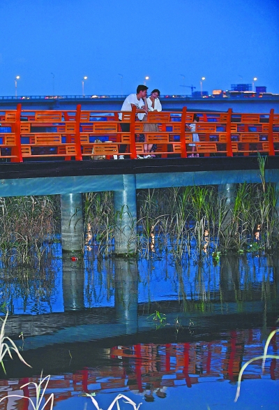 七夕之夜來漢口江灘 看情緣燈點亮“鵲橋”(圖1)