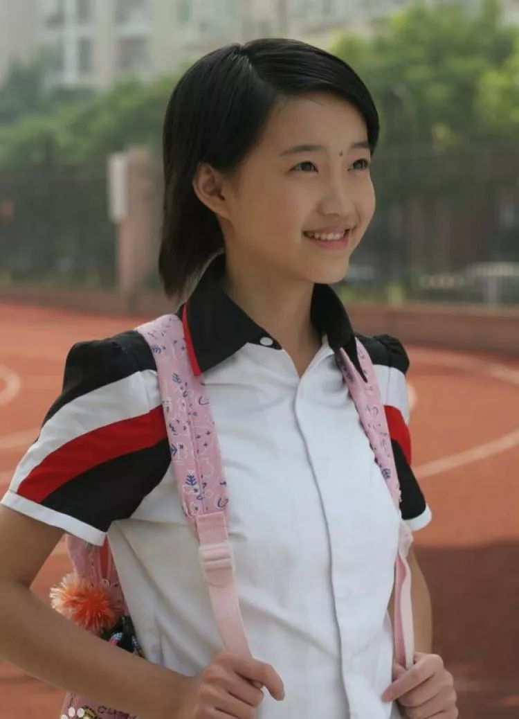 不过今天要说的是另外一个姑娘,杨紫饰演的冉冬阳的好闺蜜莫欣儿~这个