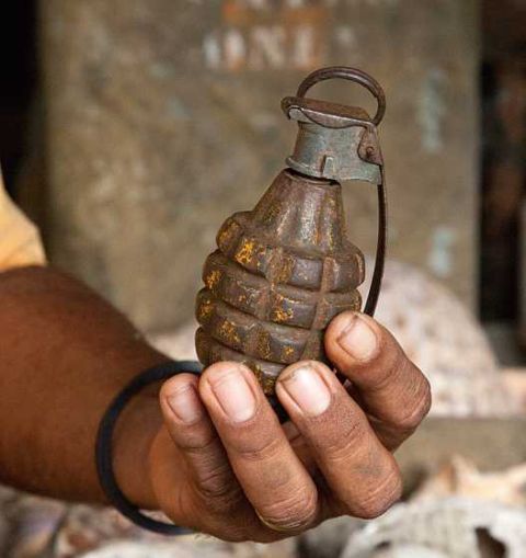 维多利亚州一名男子用手榴弹袭击一名睡婴和母亲被疑为帮派袭击事件