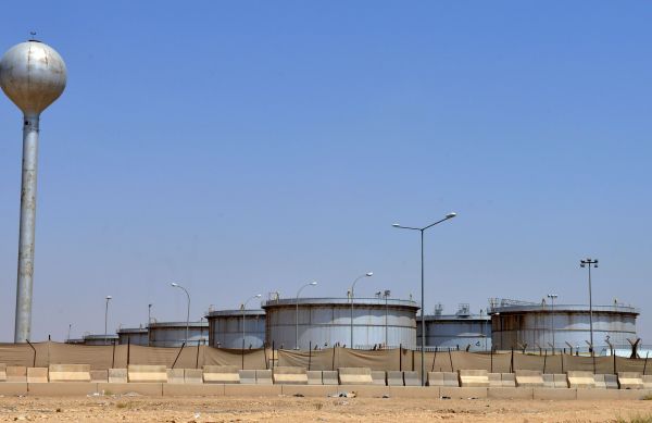 资料图片：沙特阿拉伯首都利雅得附近拍摄的一处沙特阿美石油公司的石油设施。（新华社/法新）