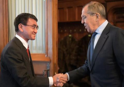  1月14日，俄罗斯莫斯科，俄罗斯外交部长拉夫罗夫会见日本外务相河野太郎。（视觉中国）