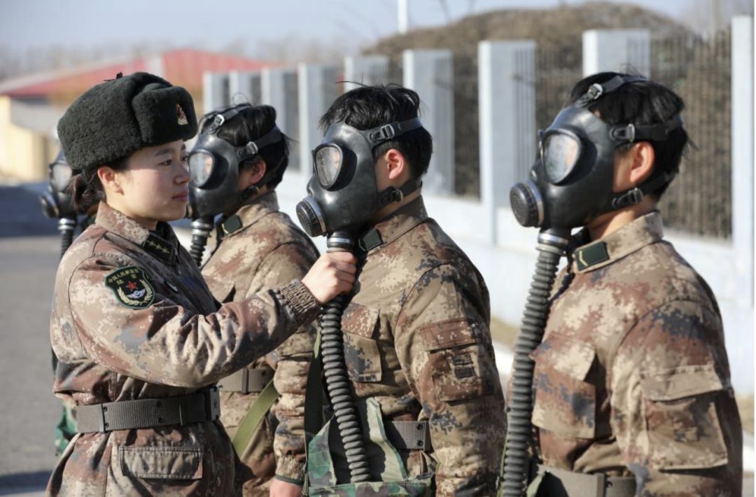 防化女兵:绽放蜕变之花,纵享军营之美!