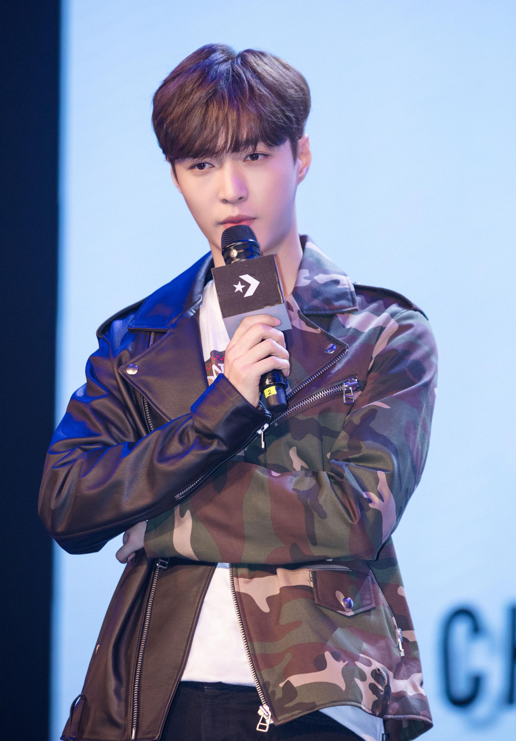 真的有故事 converse邀请张艺兴与粉丝分享他与chuck taylor的故事