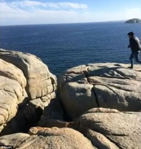 一名男子在悬崖边拍照 不幸掉下悬崖身亡