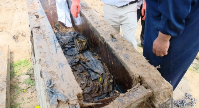 震惊丰县梁姓后人迁坟惊现184年不腐尸身