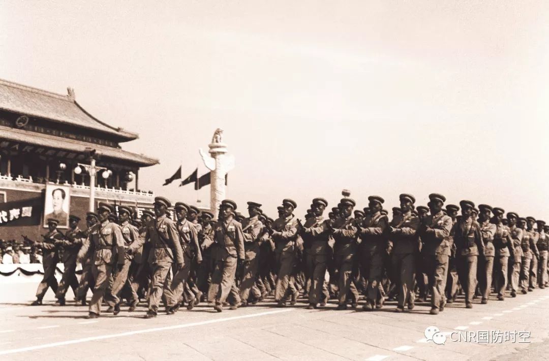 阅兵档案1950年国庆阅兵在朝鲜战争严峻形势下举行的阅兵