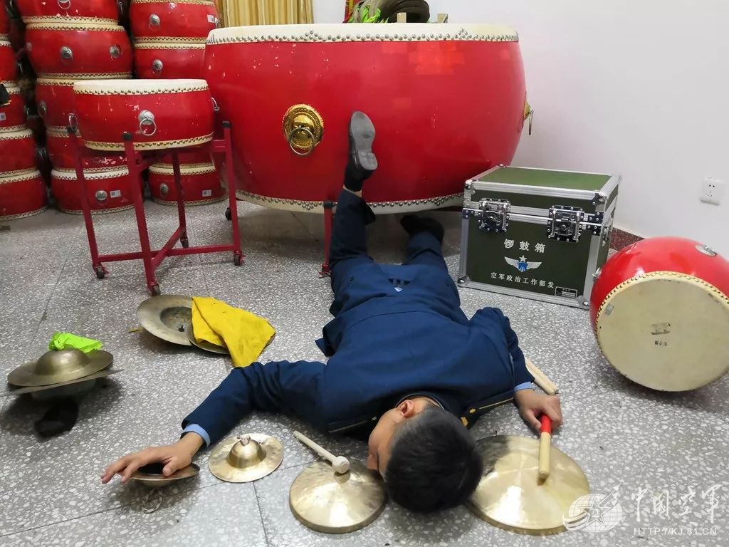 扑街式炫富?看军校小哥哥不一样的打开方式