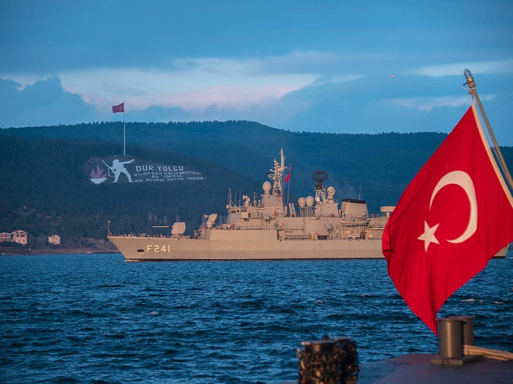 参加演习的土耳其海军亚维兹级导弹护卫舰“图尔吉特雷斯”号 图源：社交媒体