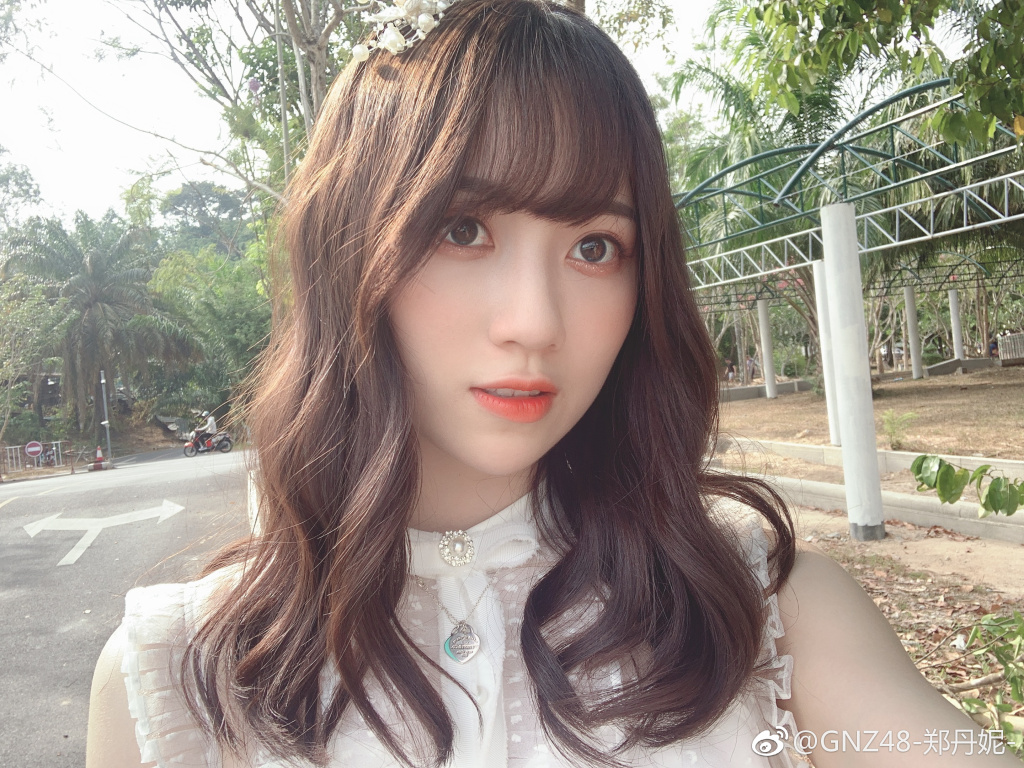 甜美!偶像女团gnz48郑丹妮为广东加油打call