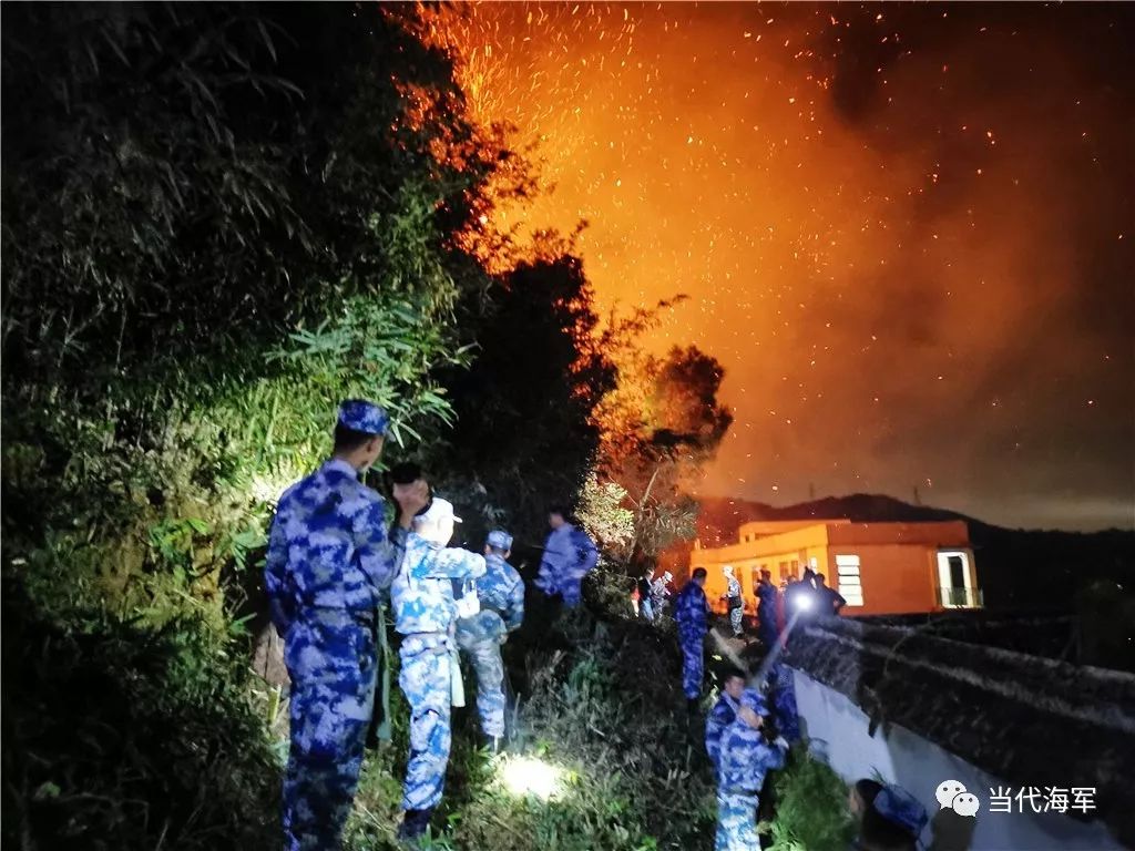 山林突发大火危及村庄,紧急关头他们演绎"最美逆行"