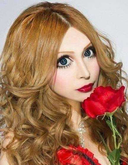 日本女子为变芭比娃娃,花2000万元整容30余次,变身成美女
