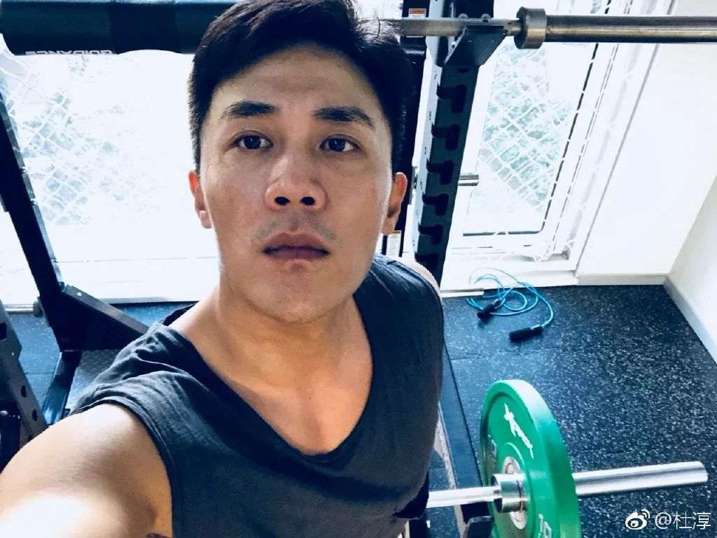 健身之后 气质发生变化的杜淳 戏路也更广了 "健身后,有人找我演男