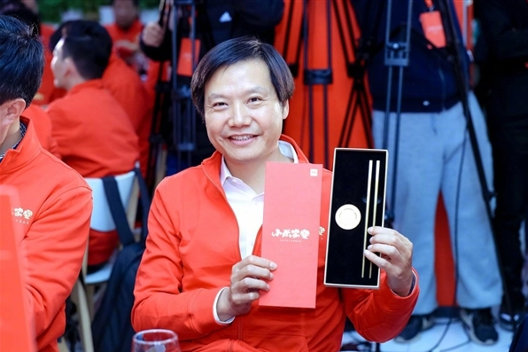 雷军两会建议:提前布局5G产业应用 加快商业航