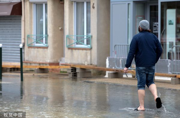 当地时间2018年1月29日，塞纳河水位升高导致周遭洪涝。（视觉中国）