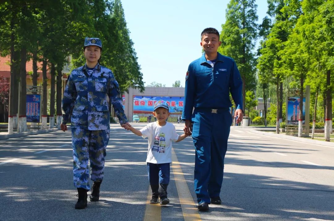 最直接的 宝贝,爸爸妈妈用毕生来守护你 @双军人家庭