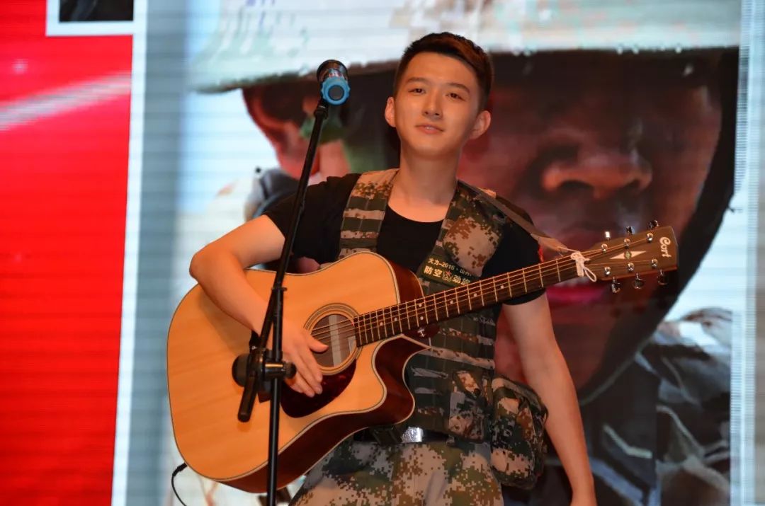 退伍季军旅歌手吕行新作大屯那几年mv催泪首发