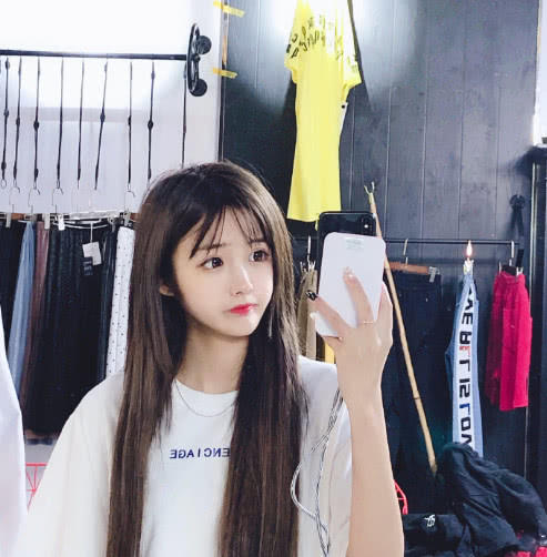 套路璐旧照片曝光?疑似整容开眼角,网友:是王乐乐喜欢的漫画脸