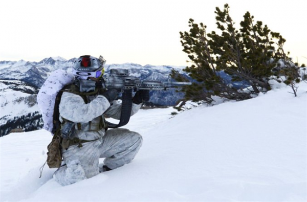 美空军淘汰虎斑迷彩服改穿陆军制服作战灵活性更强