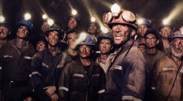 此外,由于电影拍摄可能需要数年,一旦新闻热潮消退,观众对这个故事