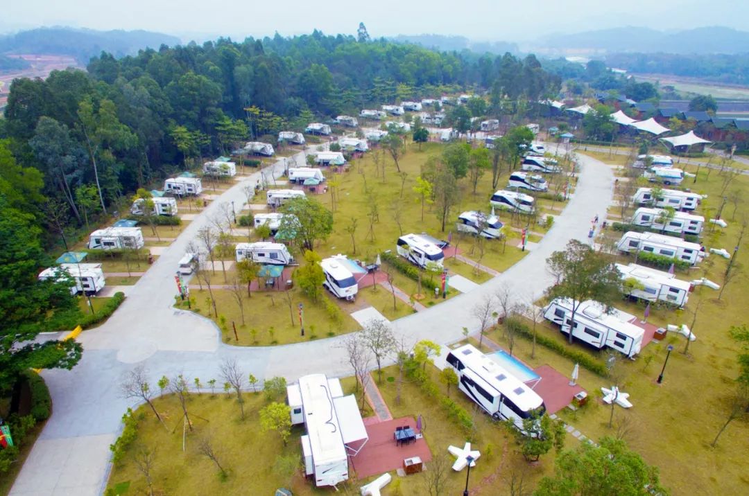 房车营地~篝火烧烤~美食啤酒 来这儿看世界杯决赛 引爆最火一夏!