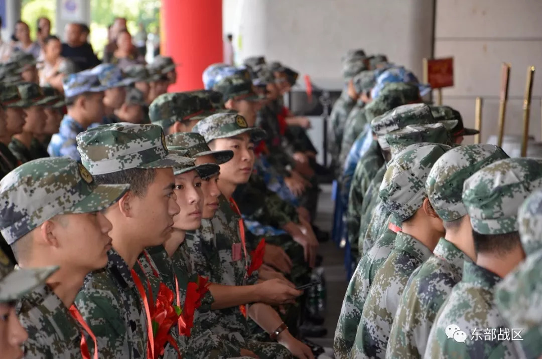 当兵去福建省10250名男兵启程