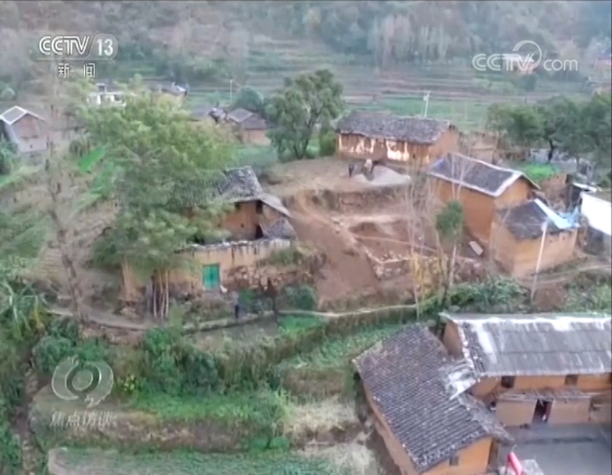 别了溜索 曾经让人揪心的这条路终于成历史了 △鹦哥村
