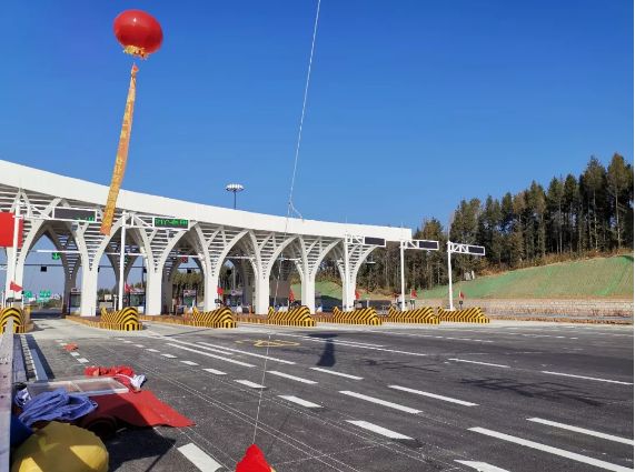 长吉高速正式双向通车新建6车道空港桦皮厂实现互通