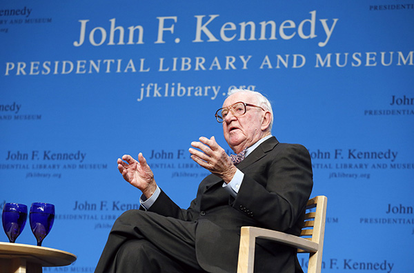 美国退休大法官呼吁废除宪法第二修正案以削弱全国步枪协会