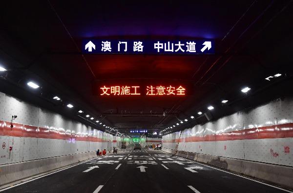 楼上跑汽车楼下跑地铁武汉长江公铁隧道开通在即
