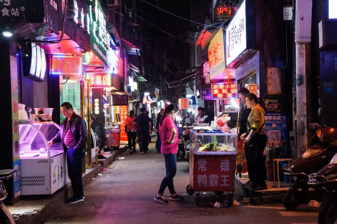 夜晚的南门口,有着长沙最真实的模样……|市井|烟火|夜幕_新浪新闻