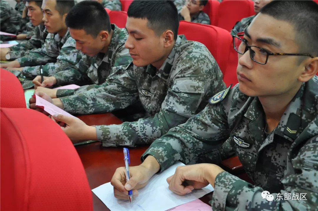 东部战区某勤务保障队组织2018年秋季退役士
