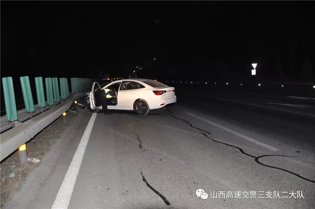 大队值班室接到报案称运输商品车在14日凌晨途经长晋高速时丢失一辆