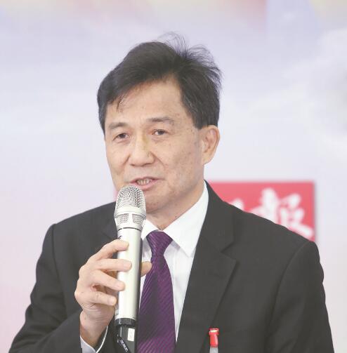 长安镇委书记叶孔新嘉宾昨日下午,东莞报业全媒体"两会会客厅"第二