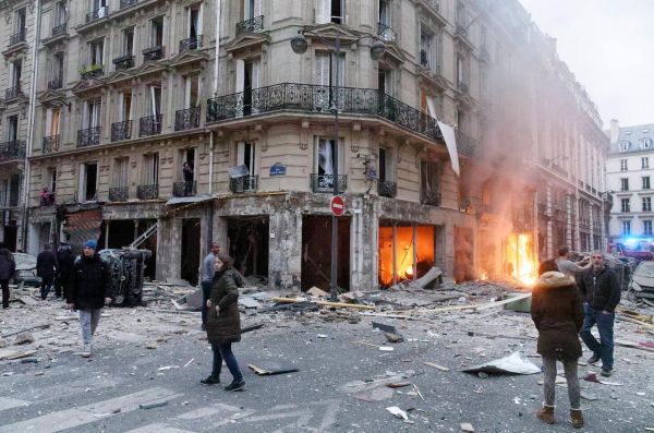 1月12日，巴黎的一家面包店发生爆炸。（视觉中国）