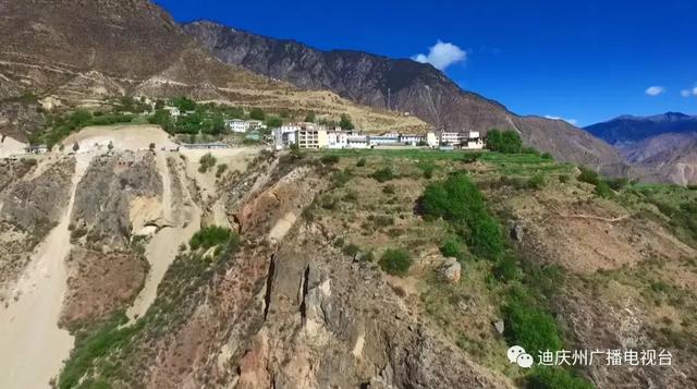 迪庆州德钦县羊拉乡,位于云南最北端,素有"云南北极"之称,德钦县公安