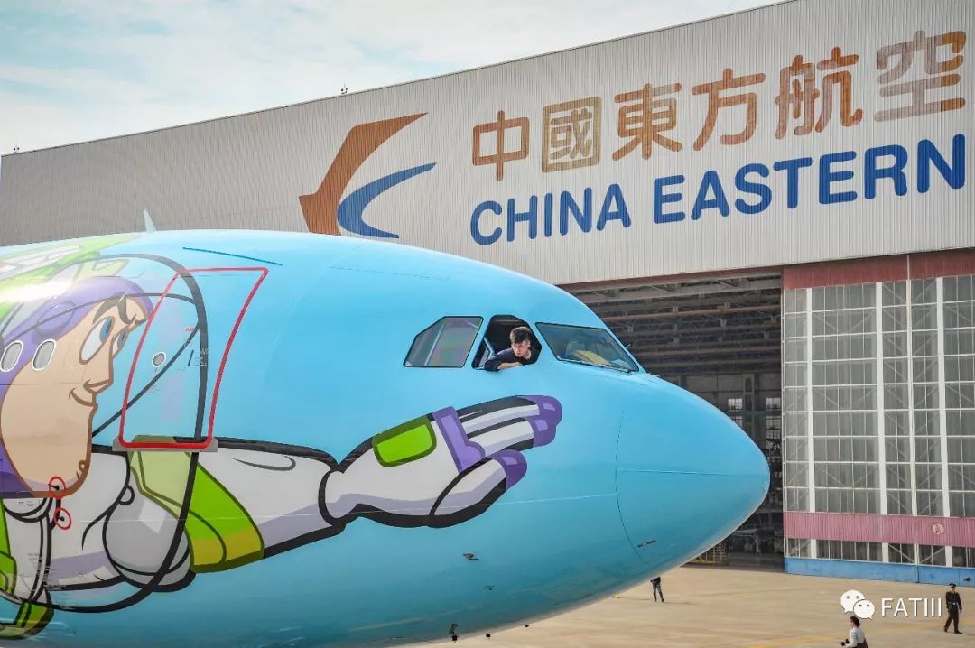 彩绘你好胡迪警长你好巴斯光年就在刚才东航最新迪士尼