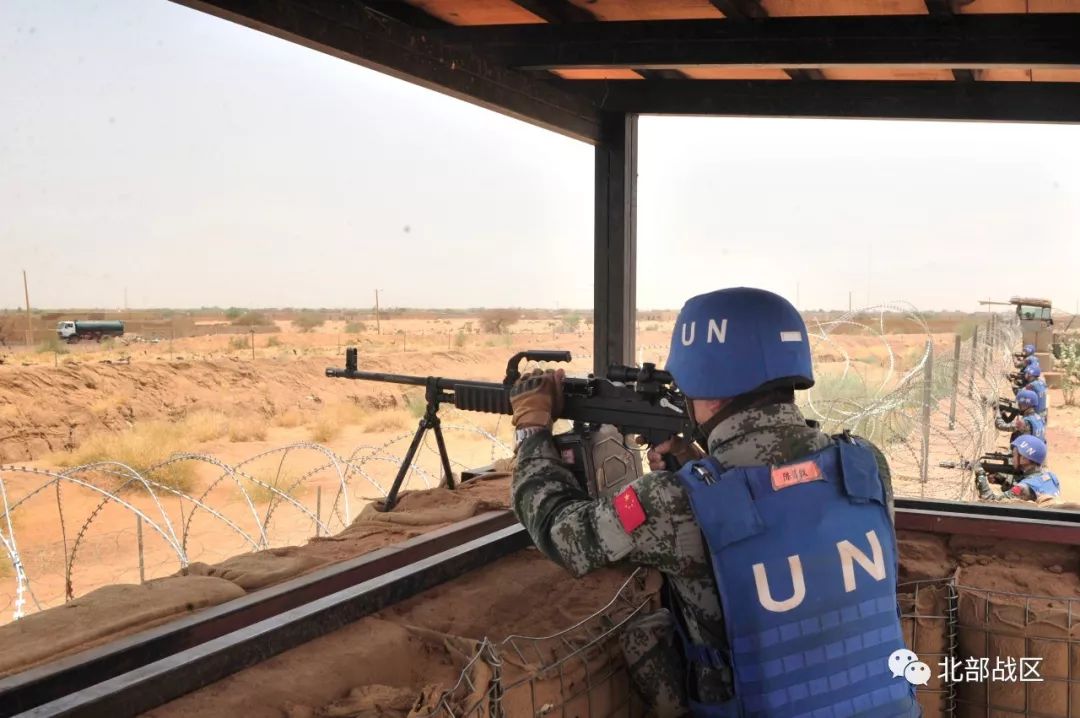 第六批赴马里维和部队开展首次防卫演练