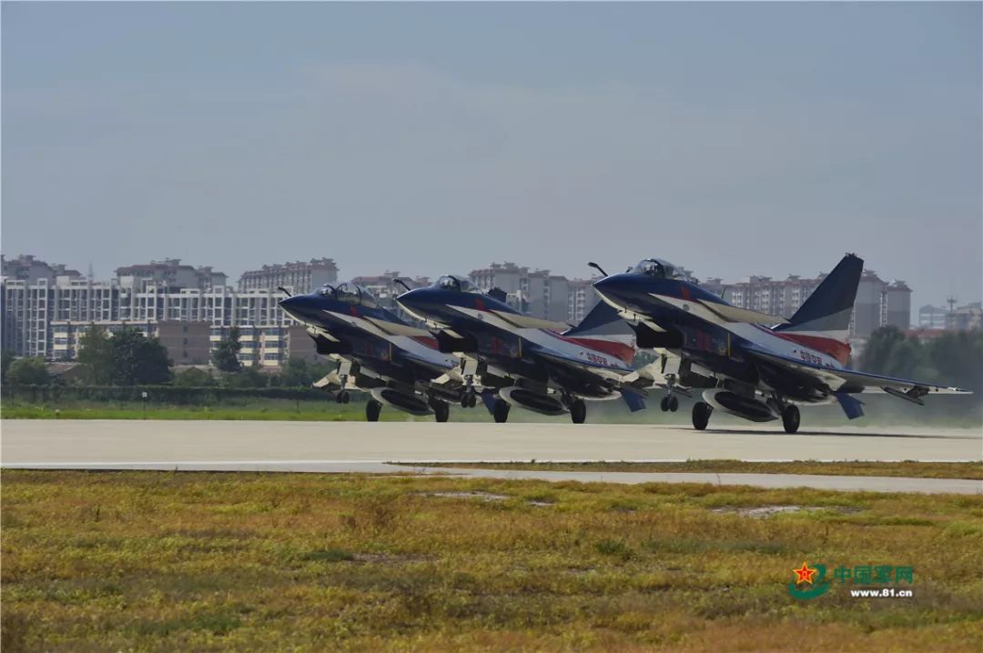 中国蓝天仪仗队:见证"国家名片"背后的付出