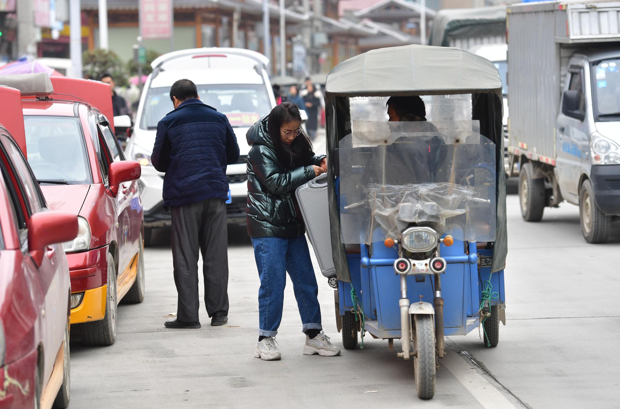 苗山脱贫影像志——千里回乡路