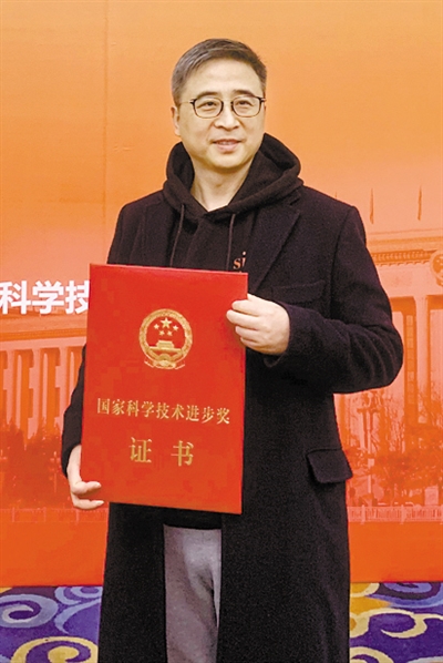 中国梦践行者广州创新英雄何建行02带领团队破解肺癌根治术三大难题