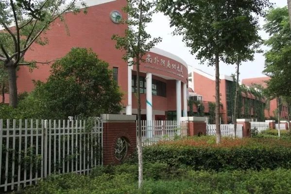 看到这些南妹都想在这里上学了 栖 霞 区 南外附属幼儿园 学费:约3.