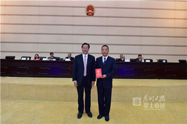 变动情况的代表资格审查报告》,因工作变动,依照代表法的规定,柳文炜