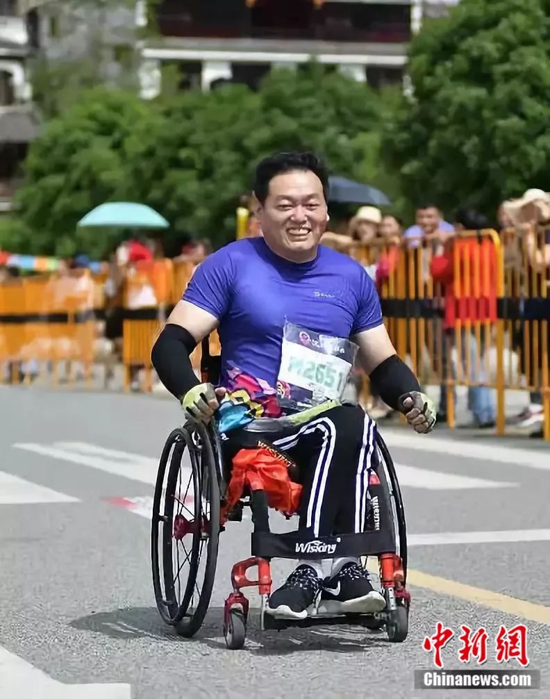 轮椅哥是谁 新浪网