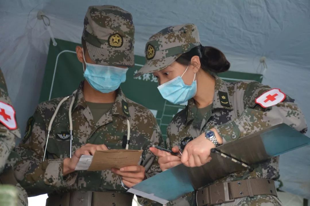 人民军医,节日快乐!