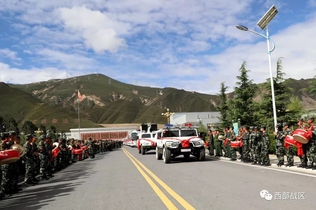 忆往昔入警营履职尽责显忠诚看今朝别军旅昂首阔步踏征程