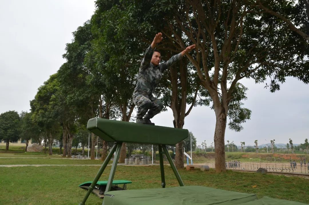 看,陆军第75集团军某旅官兵如何玩转木马!