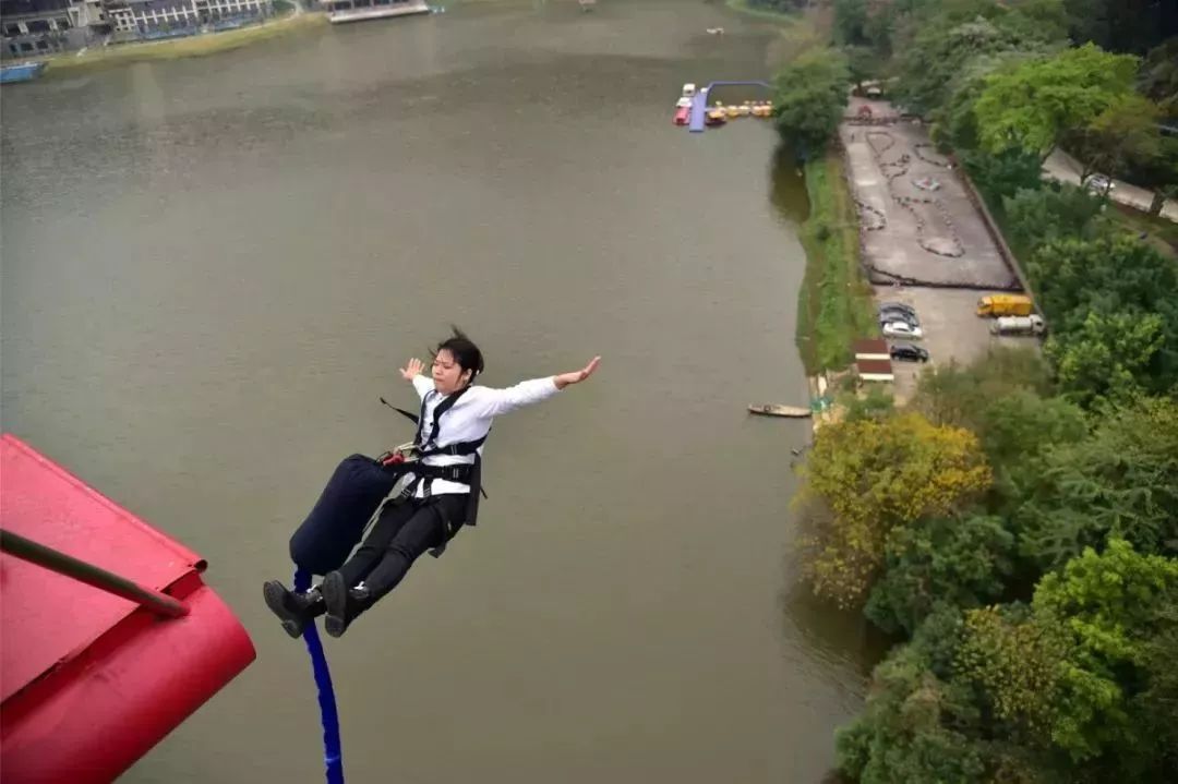 太刺激!清远这个地方首创跳湖蹦极!
