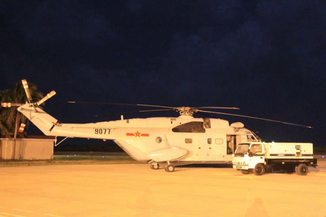 西沙海警战士压面机轧伤手指海军凌晨出动直升机转运