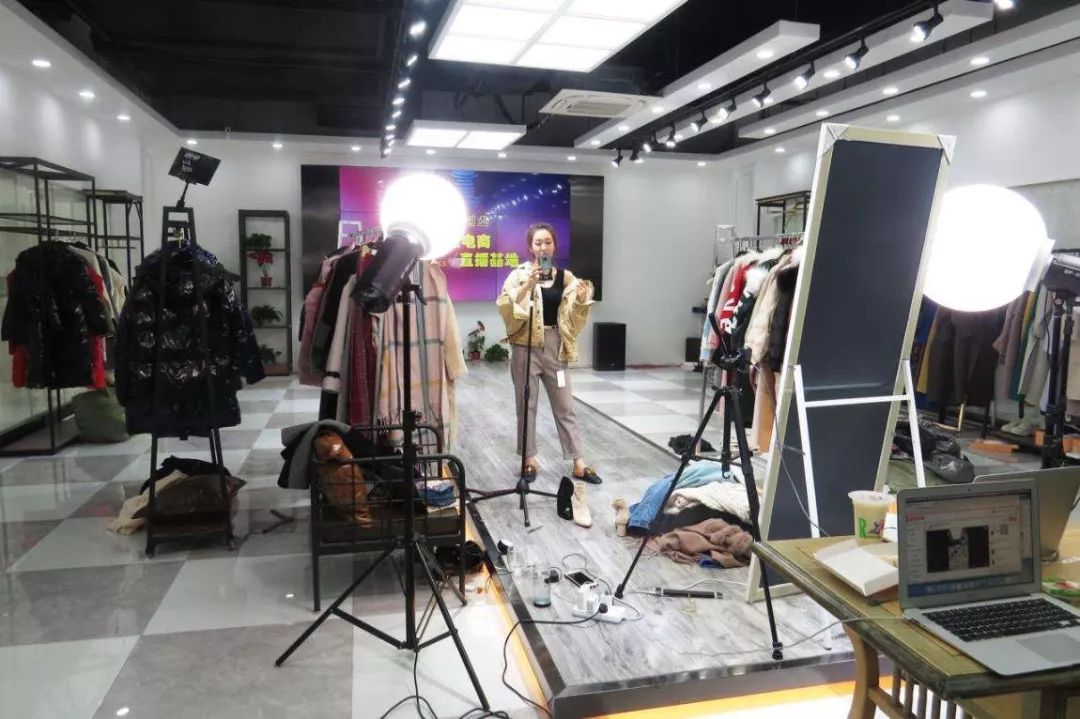 偶买噶，直播电商啥时候凉？